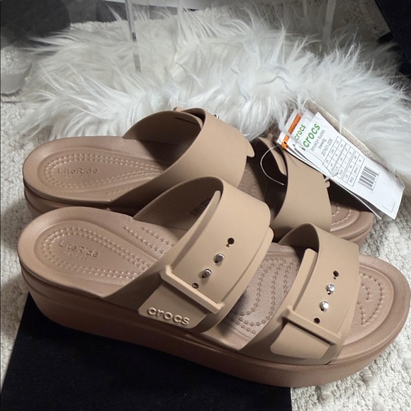 Crocs Women's Brooklyn Buckle Low Wedge sandals Size 9 Tan - Picture 3 of 11